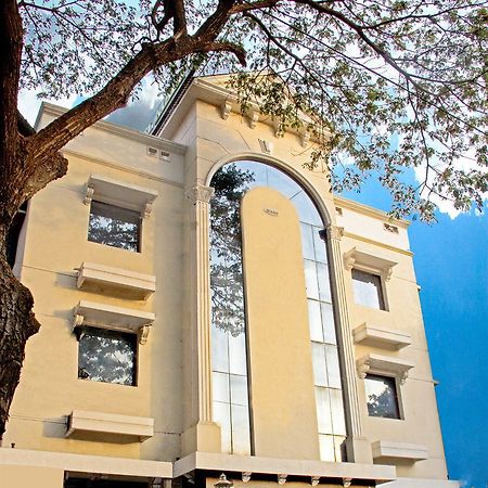 Deluxe Hotel Chennai Zewnętrze zdjęcie