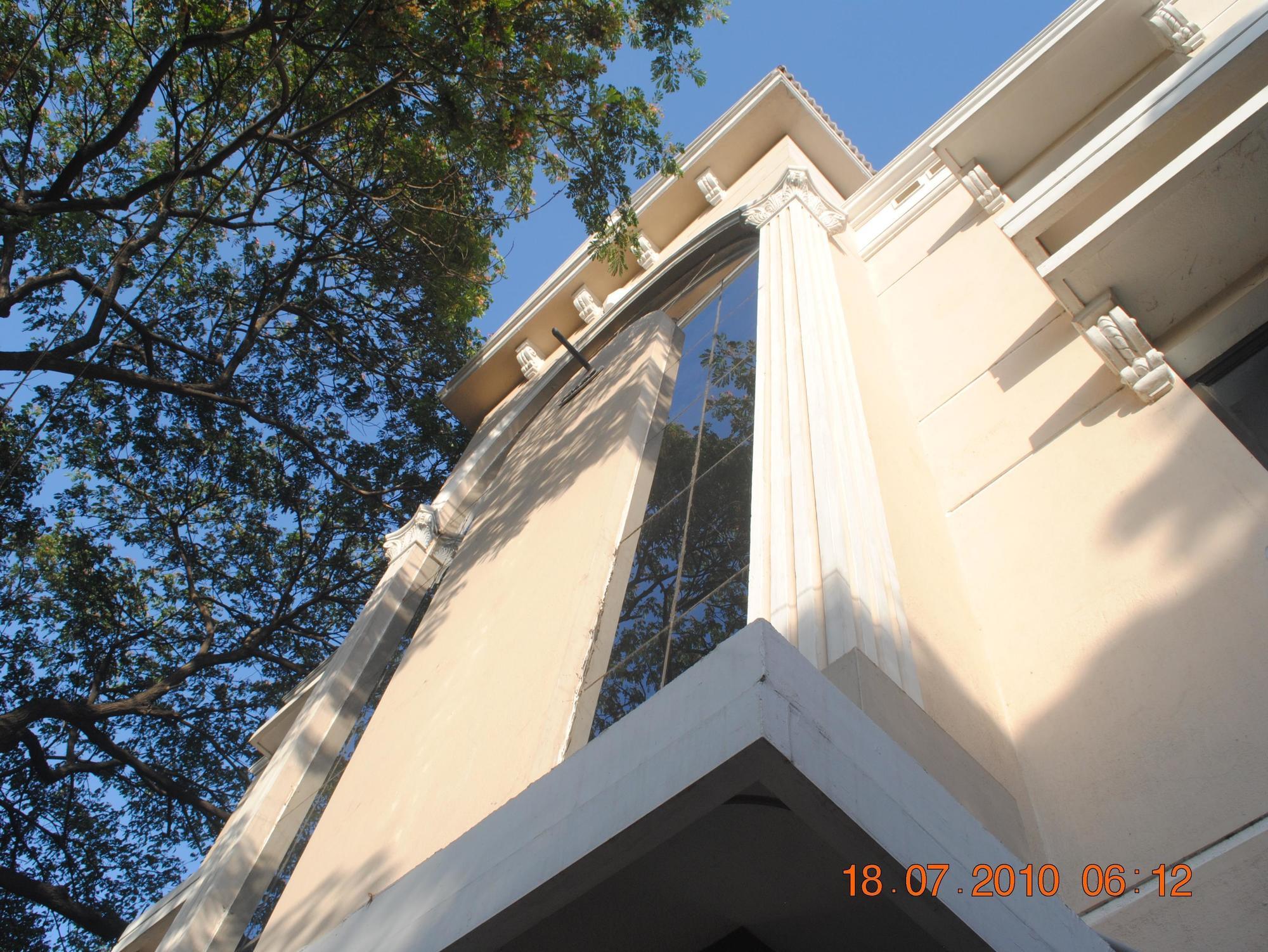 Deluxe Hotel Chennai Zewnętrze zdjęcie