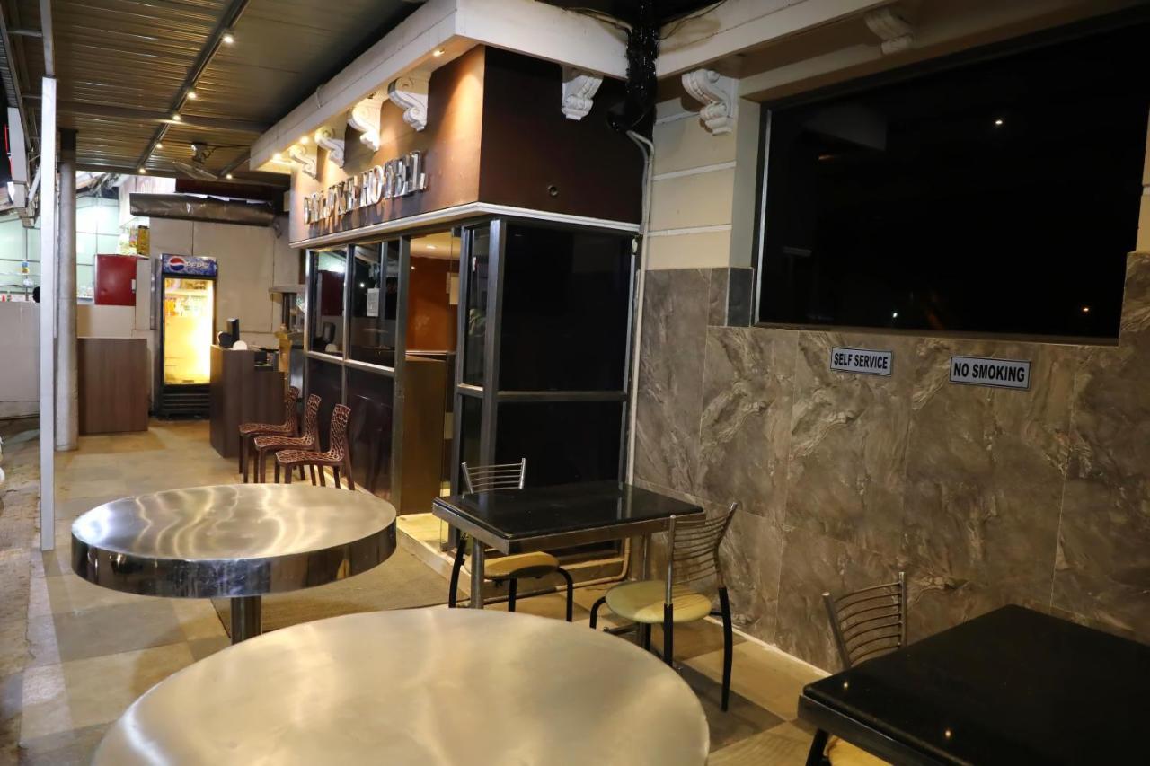 Deluxe Hotel Chennai Zewnętrze zdjęcie