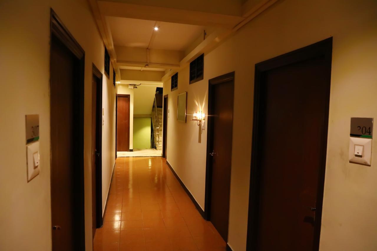 Deluxe Hotel Chennai Zewnętrze zdjęcie