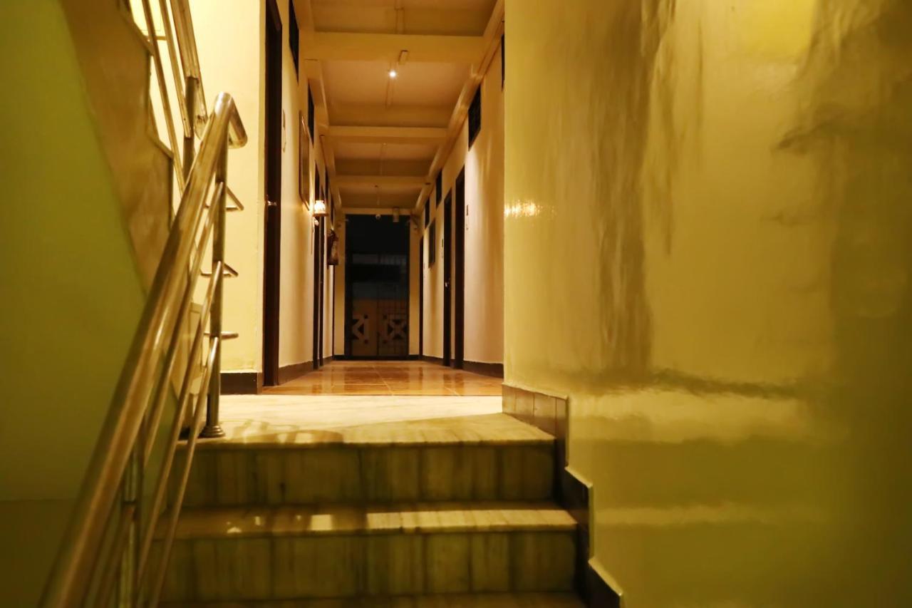 Deluxe Hotel Chennai Zewnętrze zdjęcie
