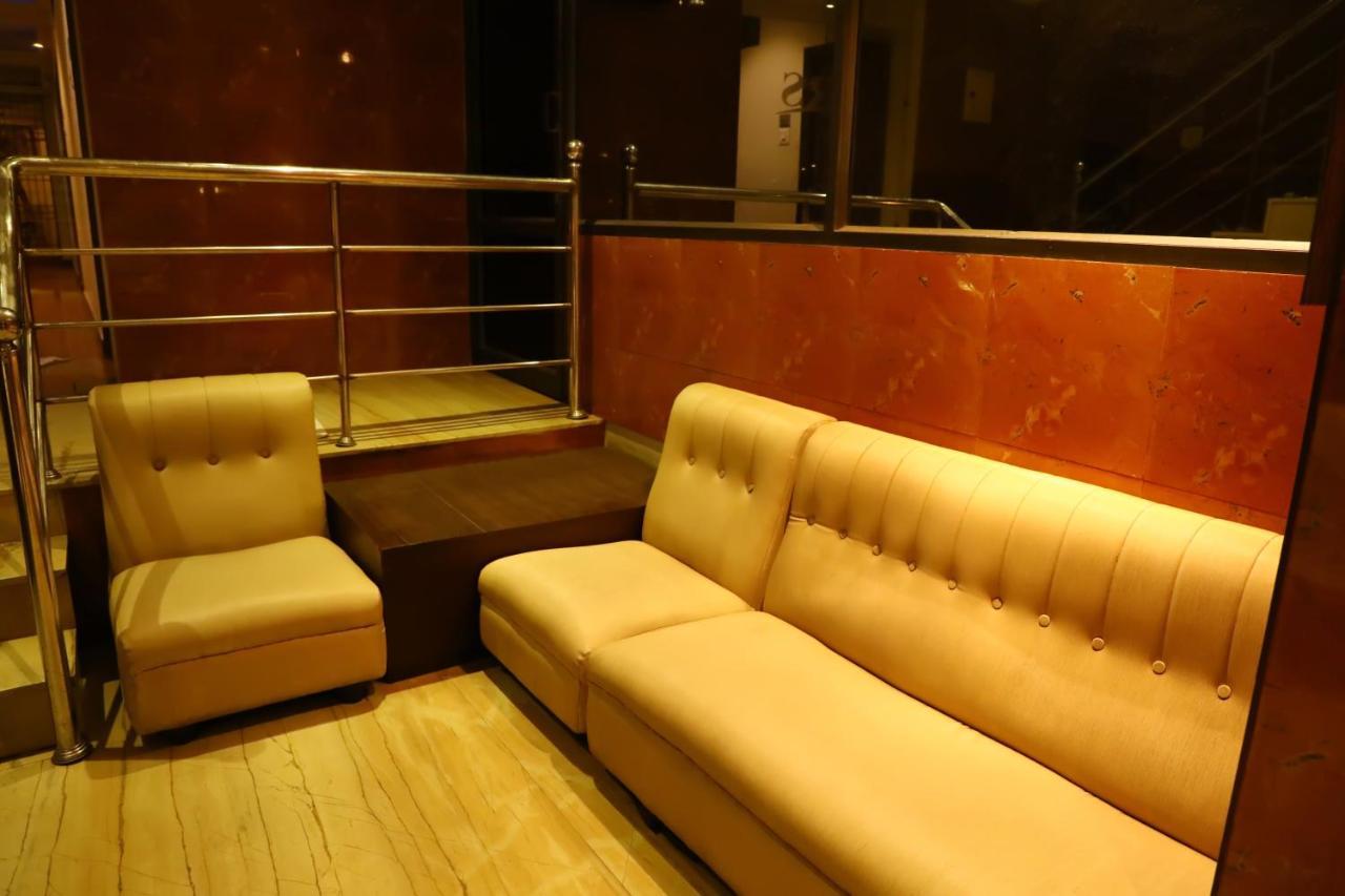 Deluxe Hotel Chennai Zewnętrze zdjęcie