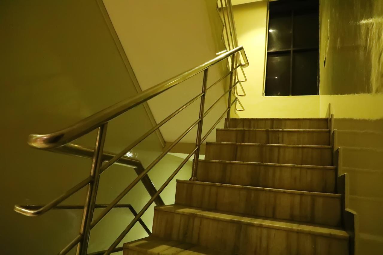 Deluxe Hotel Chennai Zewnętrze zdjęcie