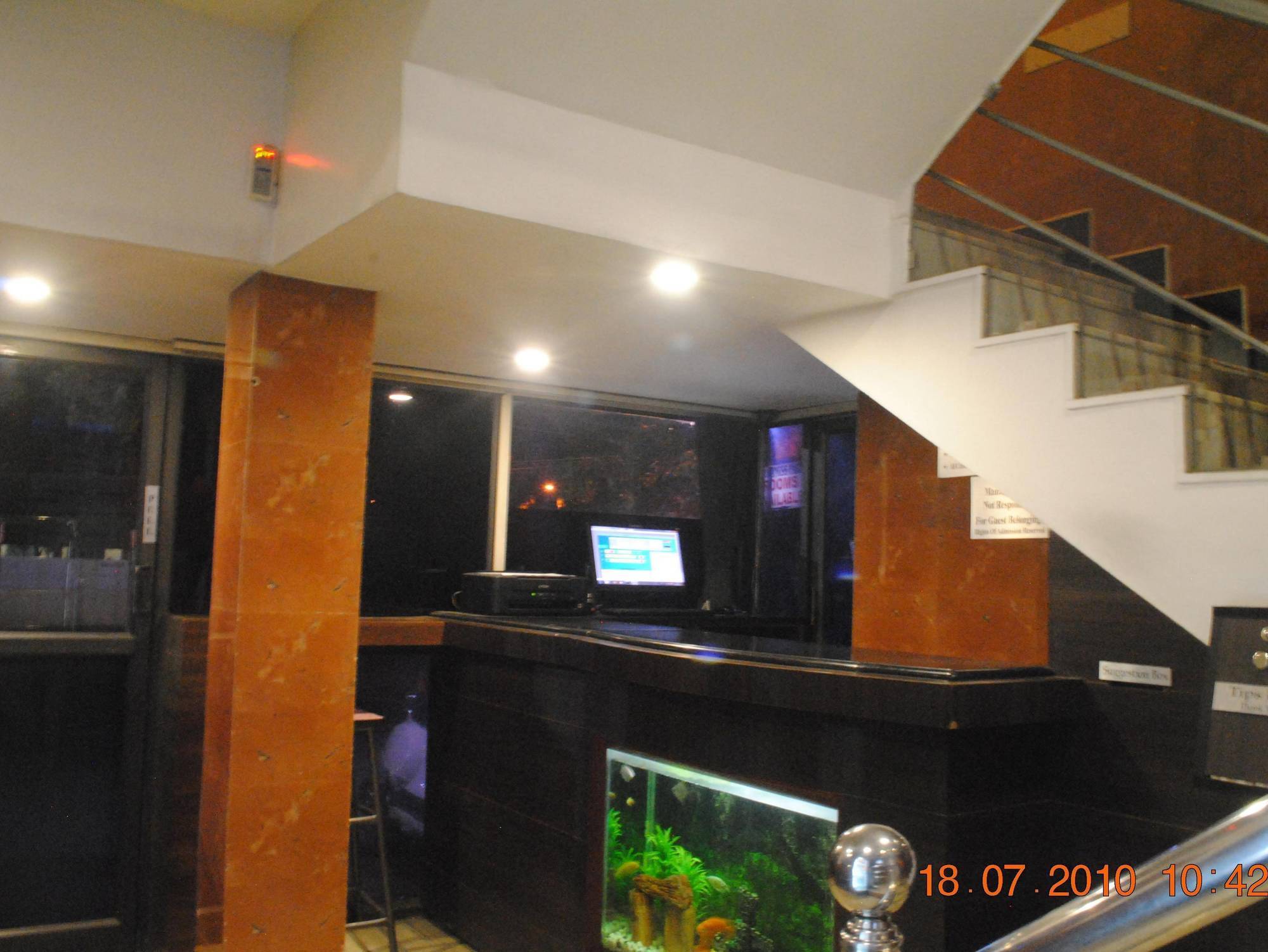 Deluxe Hotel Chennai Zewnętrze zdjęcie