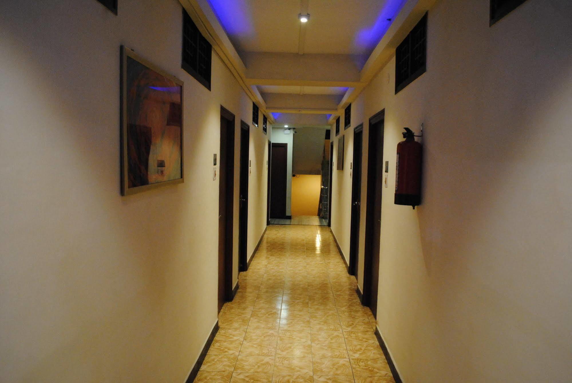 Deluxe Hotel Chennai Zewnętrze zdjęcie
