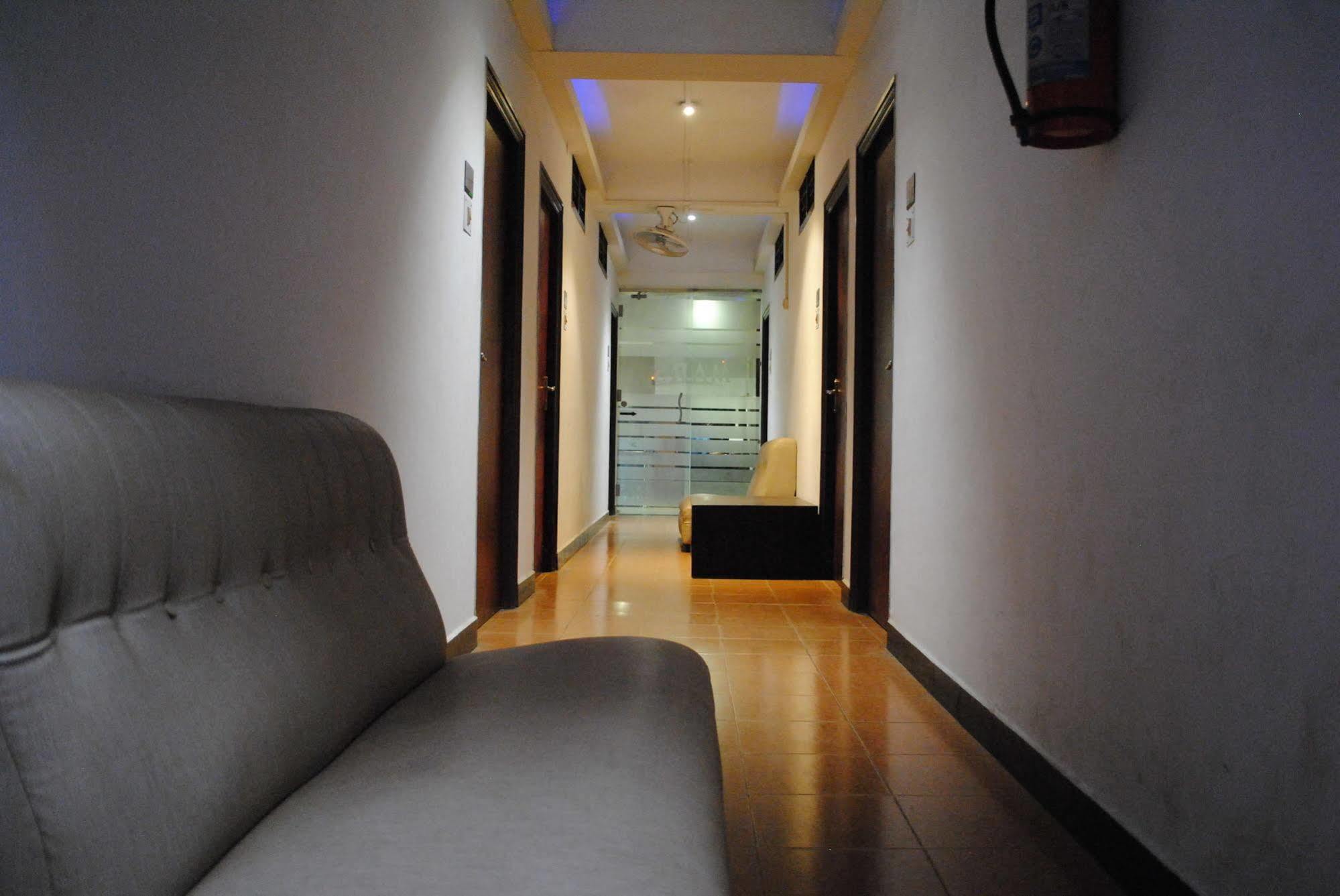 Deluxe Hotel Chennai Zewnętrze zdjęcie