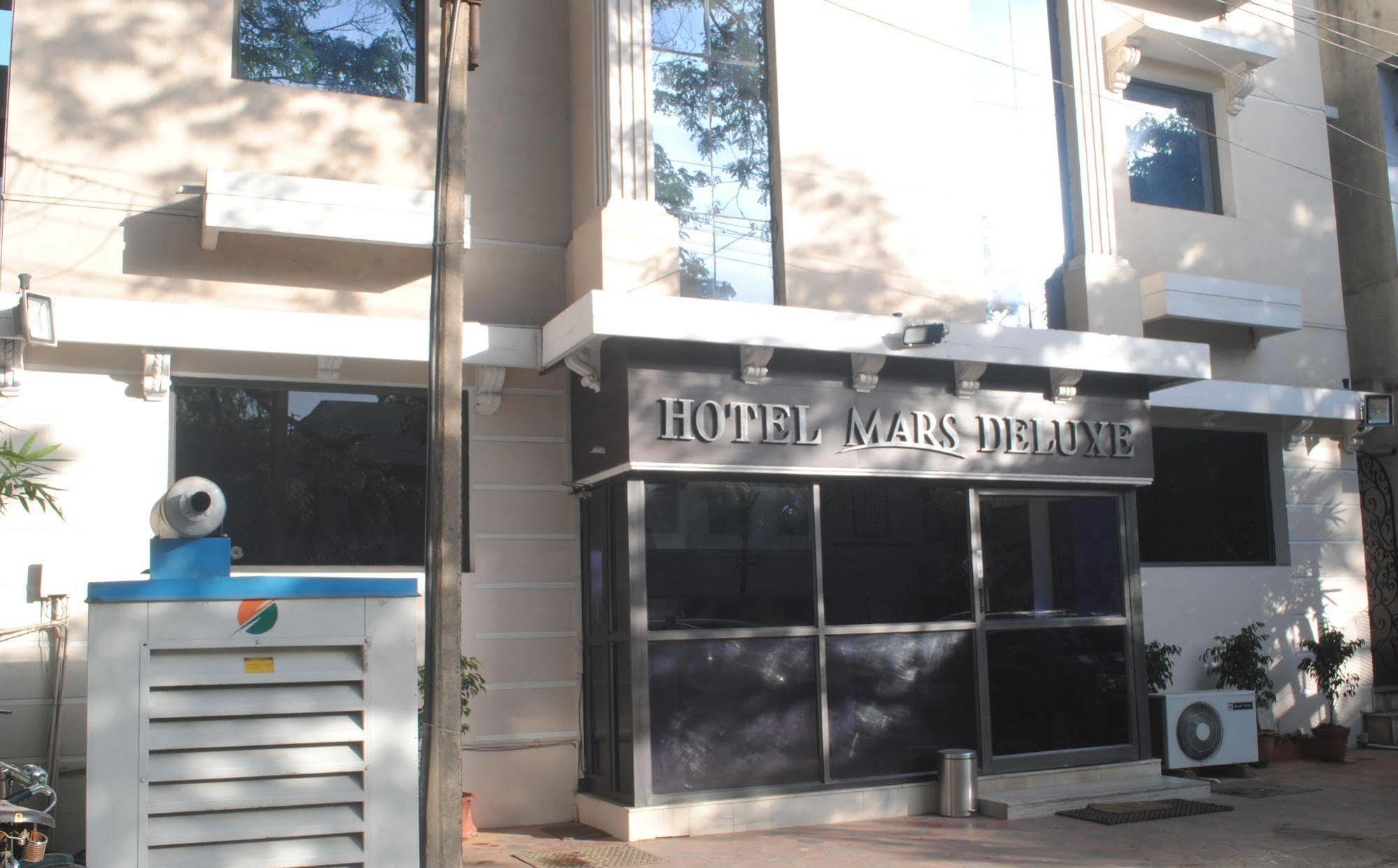 Deluxe Hotel Chennai Zewnętrze zdjęcie
