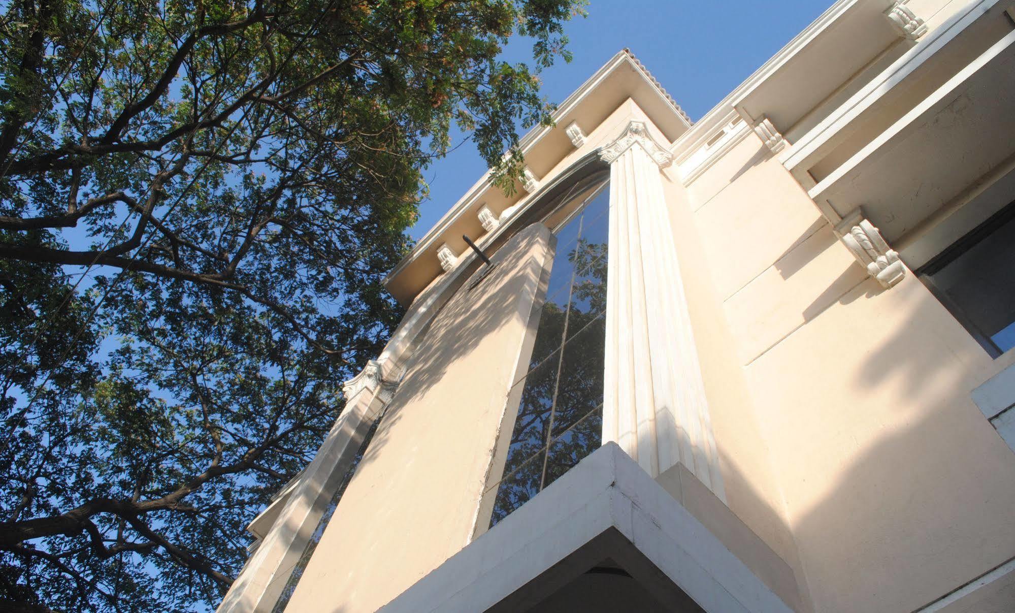 Deluxe Hotel Chennai Zewnętrze zdjęcie