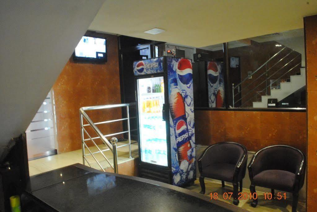 Deluxe Hotel Chennai Zewnętrze zdjęcie