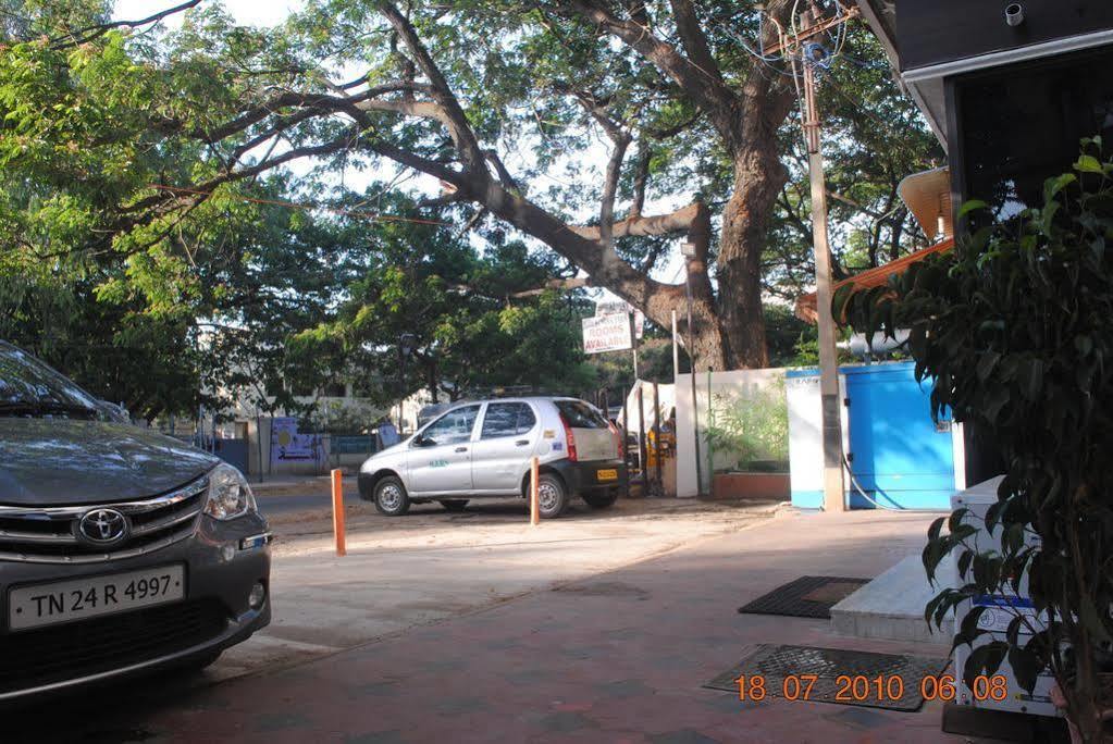 Deluxe Hotel Chennai Zewnętrze zdjęcie
